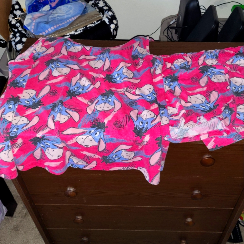 A eeyore sleepwear set, the brand is disney, size is XXXL and the color is pink.
